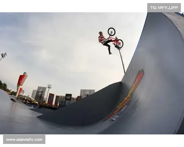 CX极限赛西安站决赛，张智勇完成360°空中转体接神龙摆尾高难动作